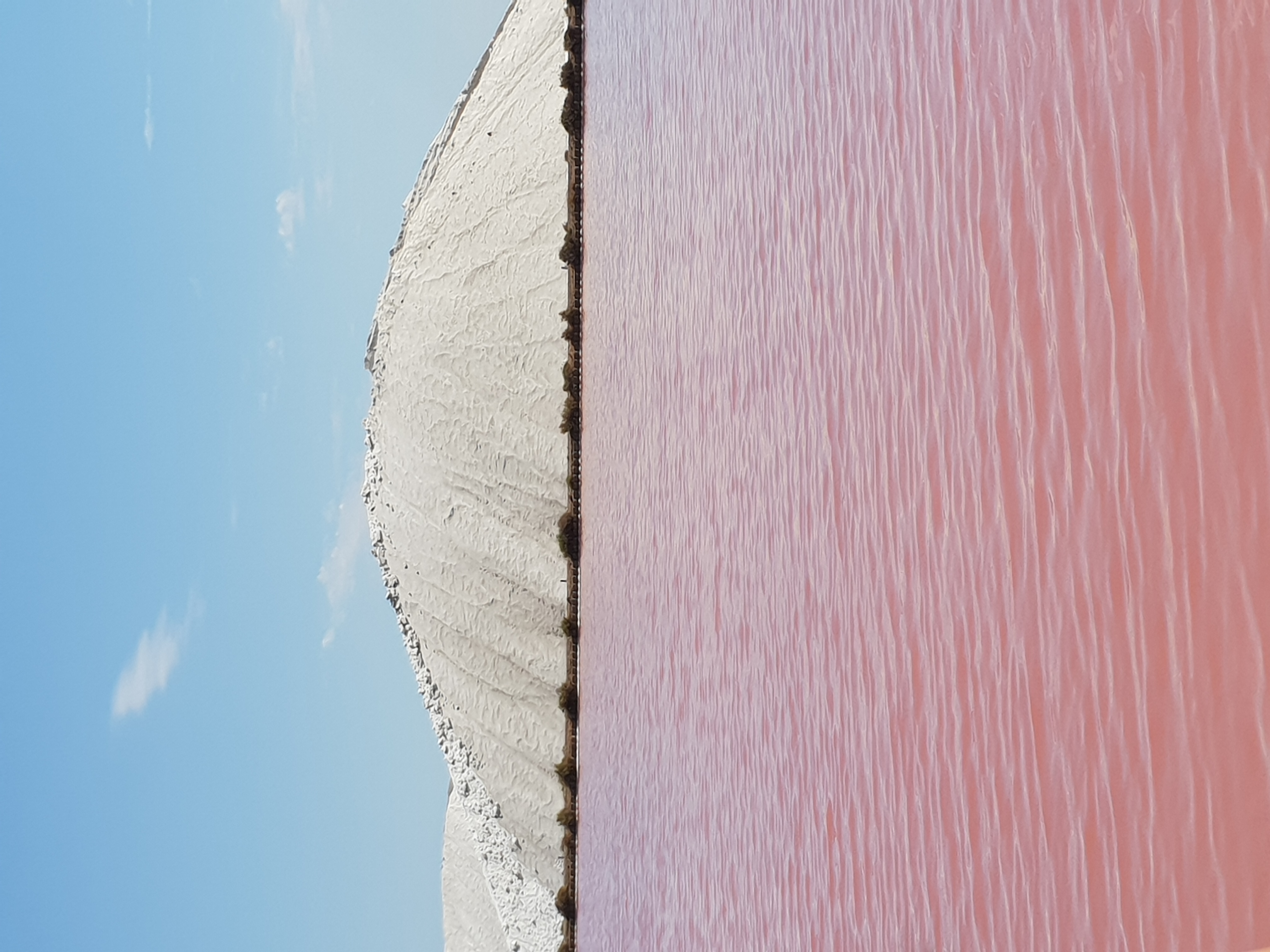 Sel recolté en montagne aux salins d'Aigues-Mortes, en Camargue, en France